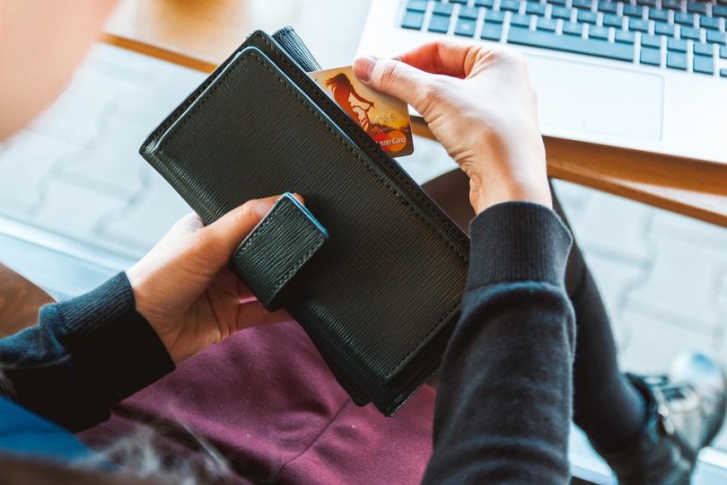 What Is Mobile Marketing And How To Leverage It To Attract Customers
